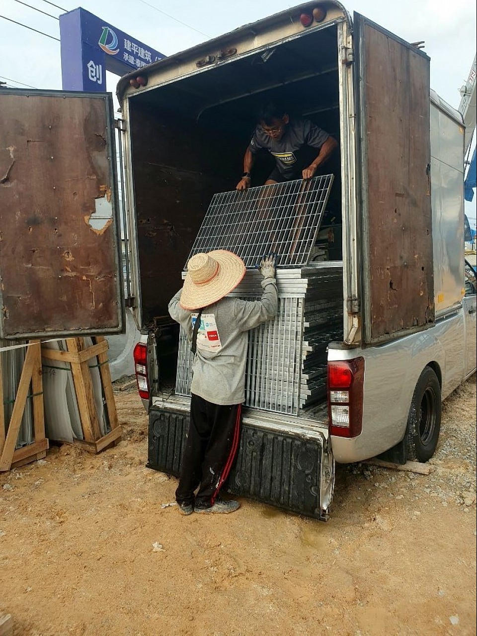 งานรับขนย้ายของลูกค้าเราบริการด้วยใจ